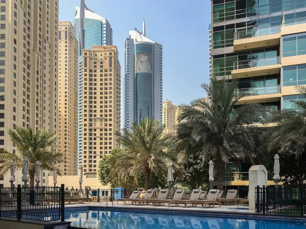 Bright & Lively 1BR Apartment With Marina Views