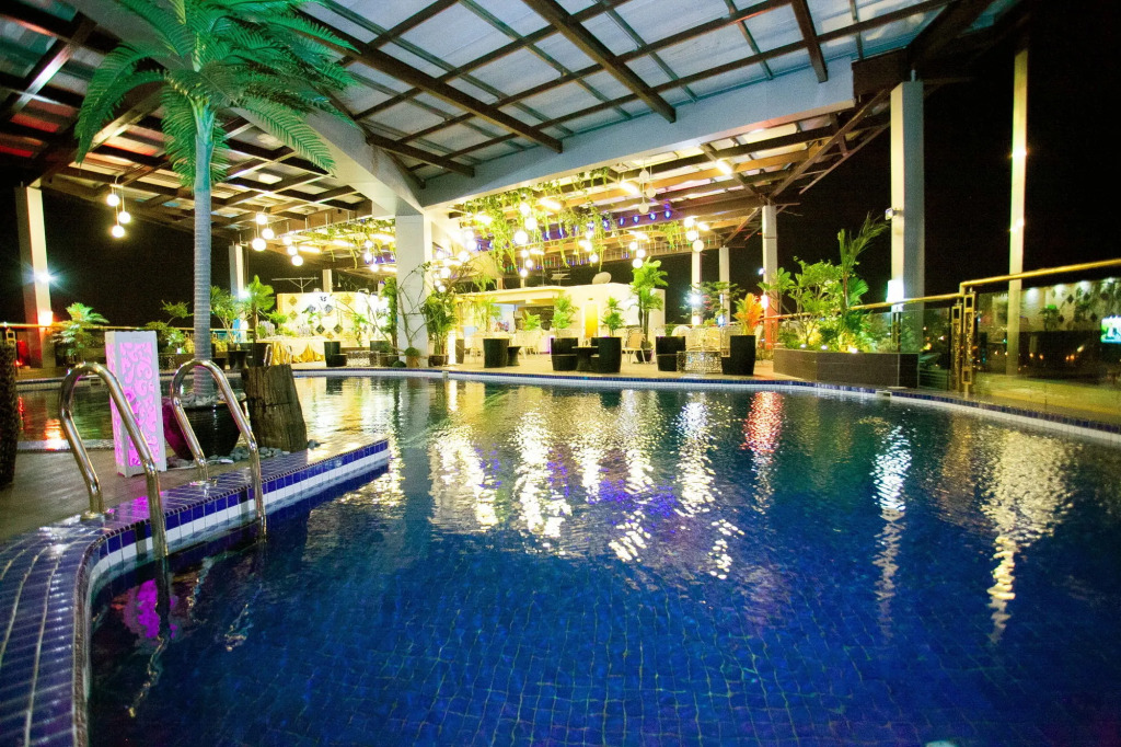 Sunday- Johor Bahru Near KSL City Mall Formerly Lace Boutique