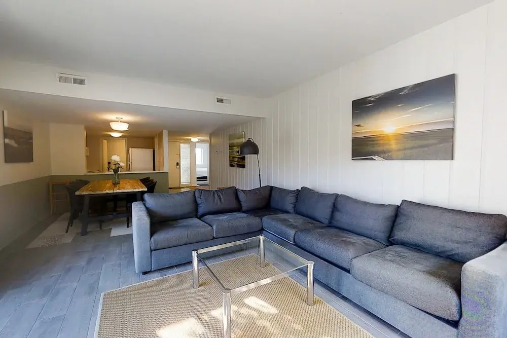 Bright & Airy Dog-friendly Condo W/shared Pool, Free Wifi, Central AC, & W/D