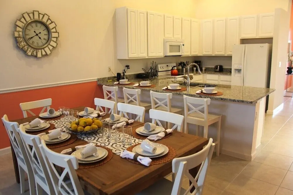 Beautiful 4 Bedroom Home Accommodates 10 Guests Home
