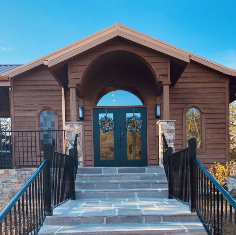 Mountain Valley Revival - Brand New Renovations, Close To Town, Panoramic Mountain Views!! 2 Bedroom Cabin by RedAwning