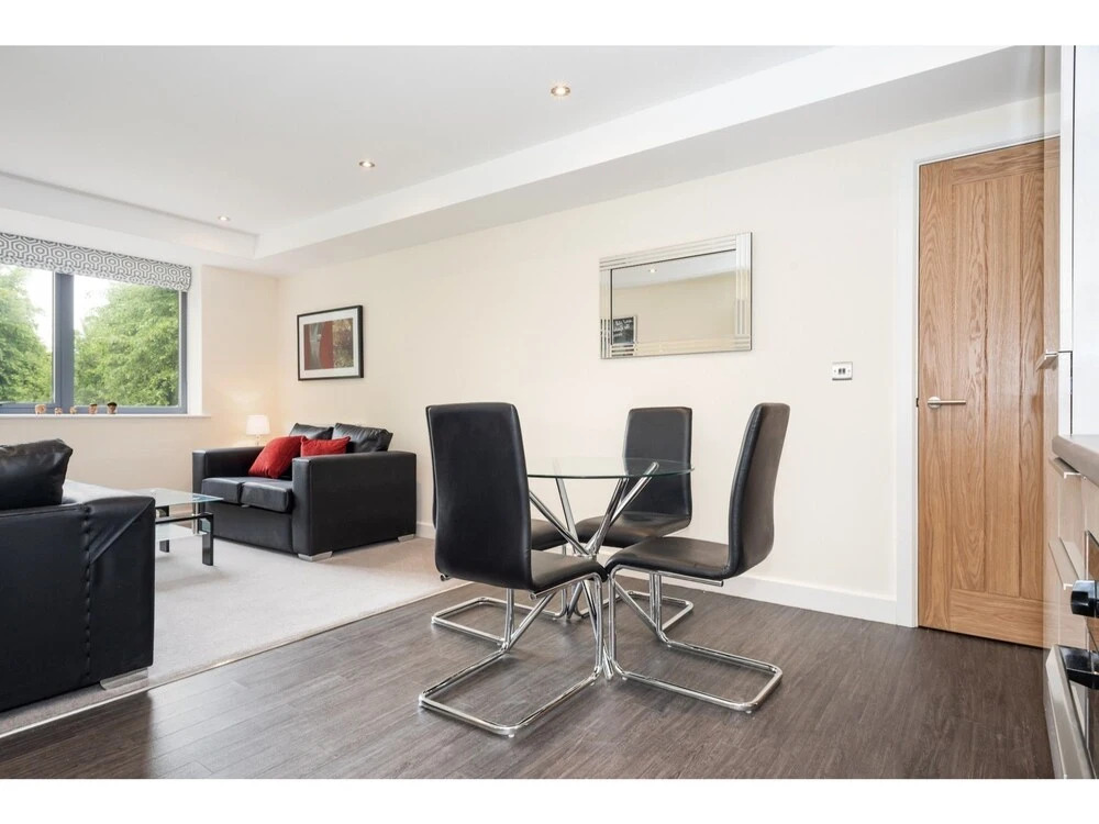 Luxury, Modern Apartment in York, Sleeps 4