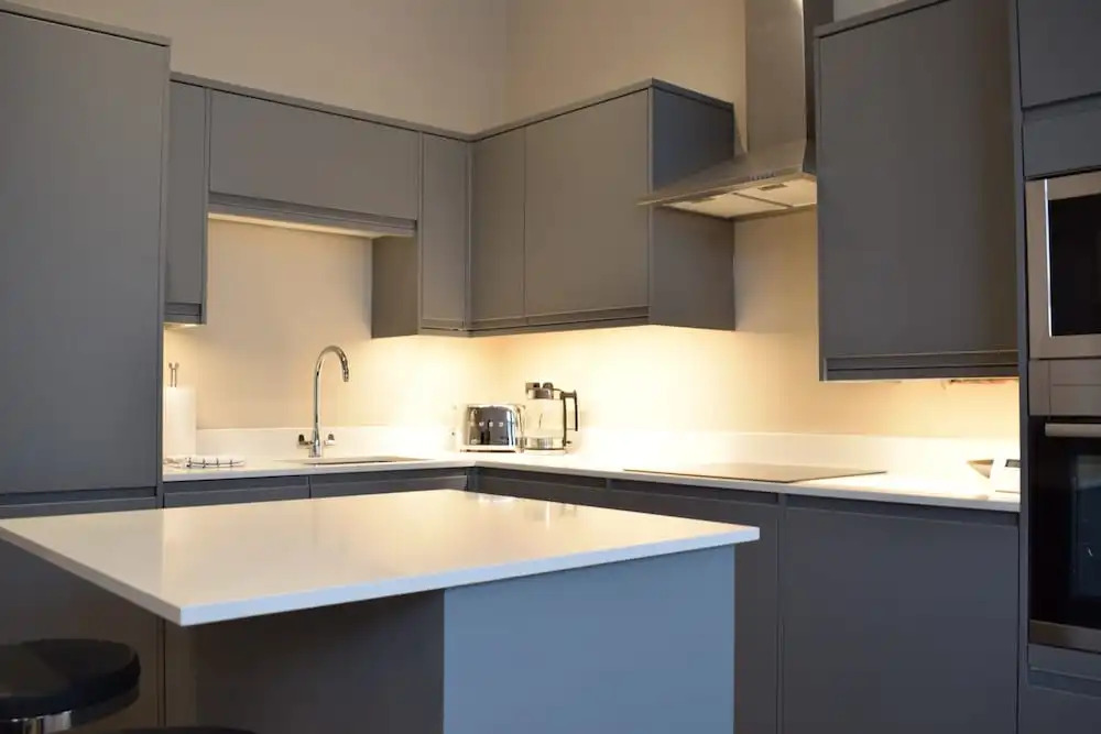 Modern 2 Bedroom Flat Central to Wimbledon