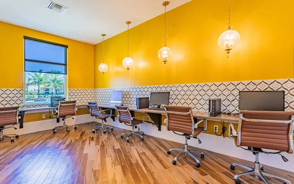 Landing Stylish 1BD Game Room Yoga Studio