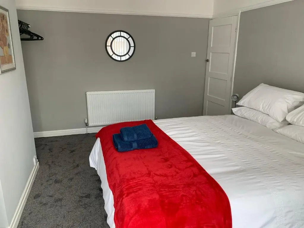 Modern fully refurbished 3 bedroom home