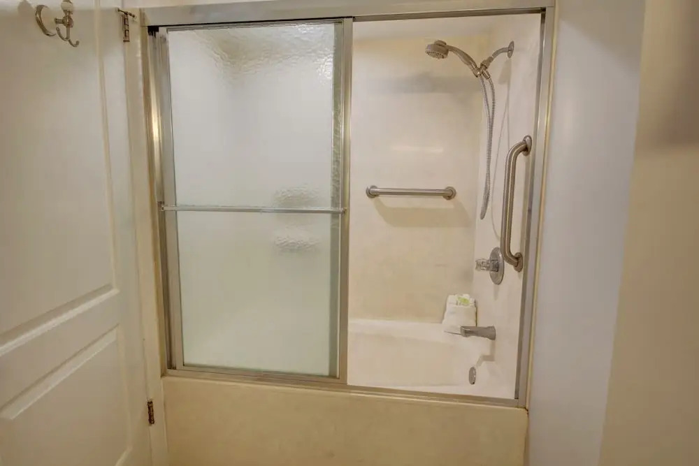 455 El Matador 1 Bedroom Condo by RedAwning