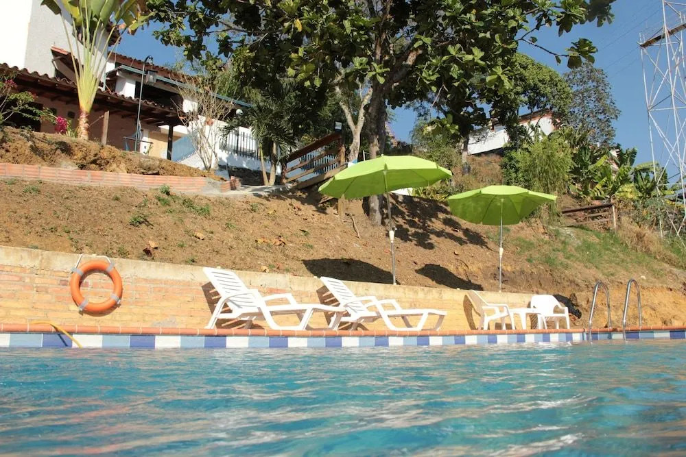 Hotel Campestre Lucila