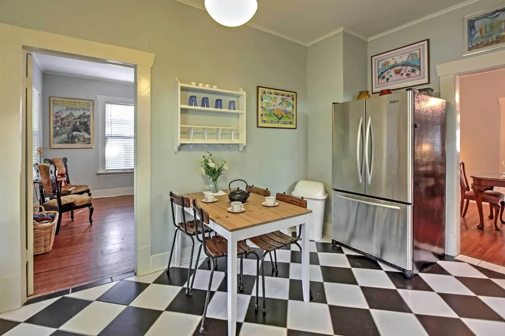 Houston Montrose Home: Walk to Bars & Restaurants!