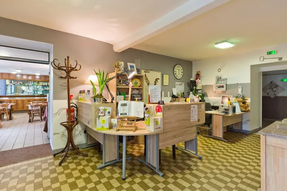 Logis Hôtel Restaurant de la Dore