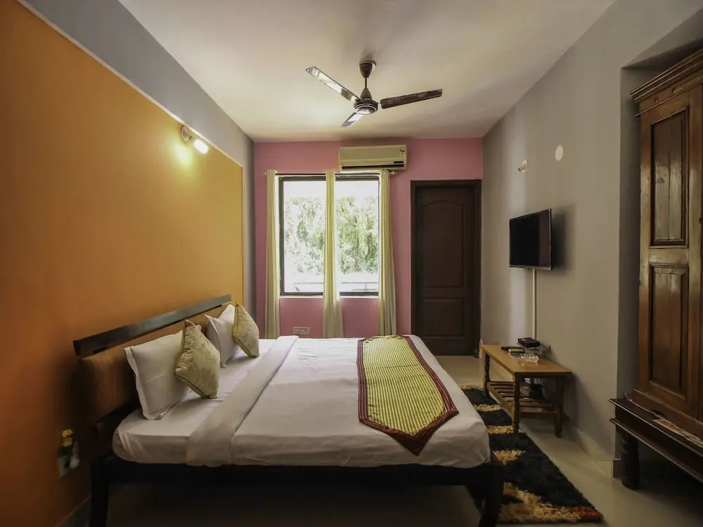 OYO 10725 Home 1BHK near Dil Chahta hai Fort