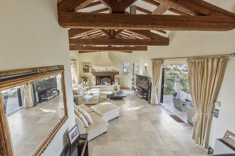 Cannes Mandelieu Lovely 6-Bed Villa