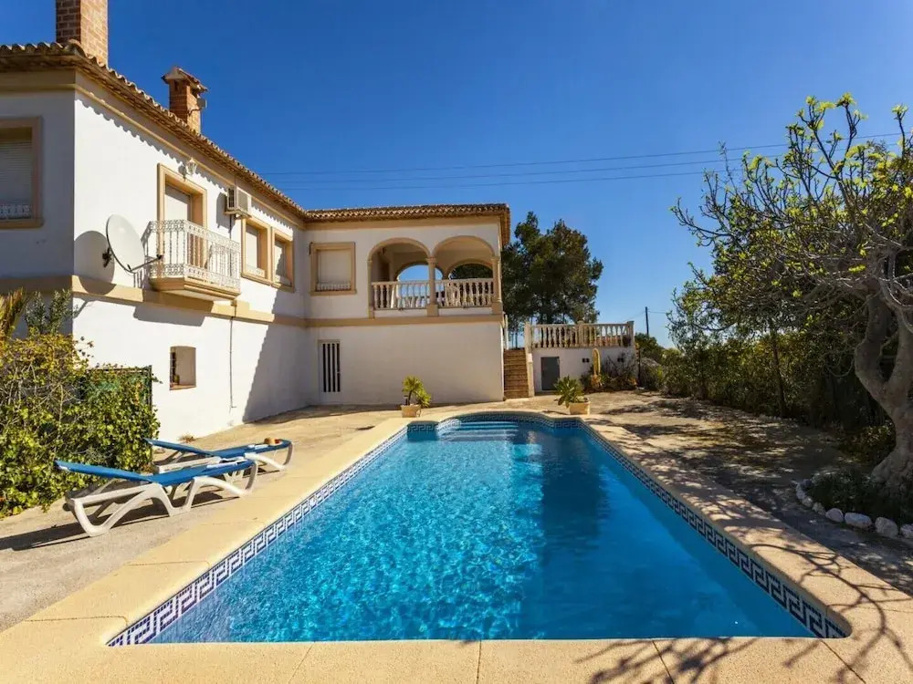 Casa con piscina privada - ESTACION1901