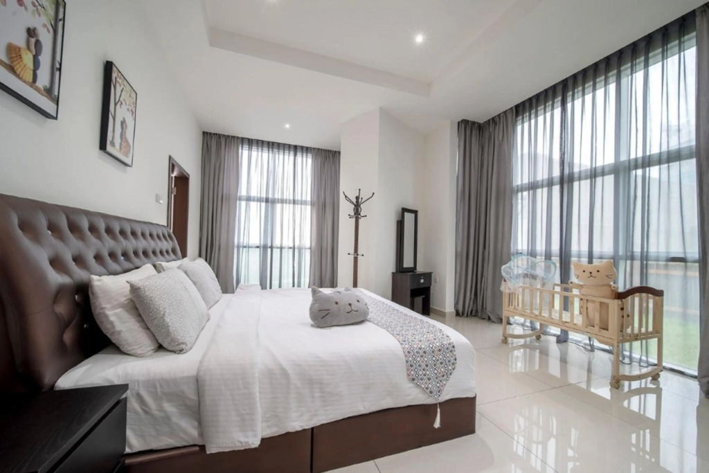 Signature Private Pool 14pax KSL by CCS Home