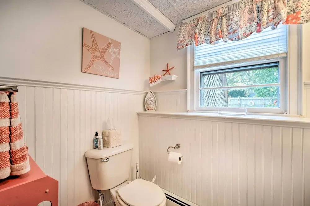 East Falmouth Family Gem w/ Private Beach Access