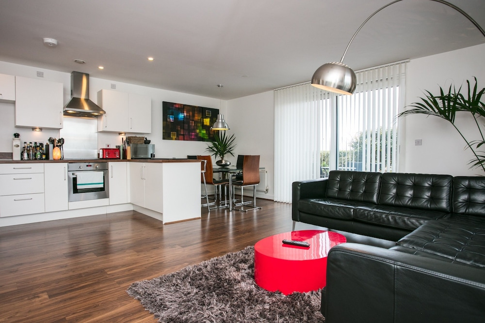 3 Bedroom Apartment With City View
