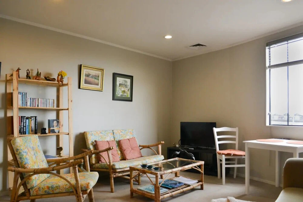 Uptown Top Floor Studio Apartment