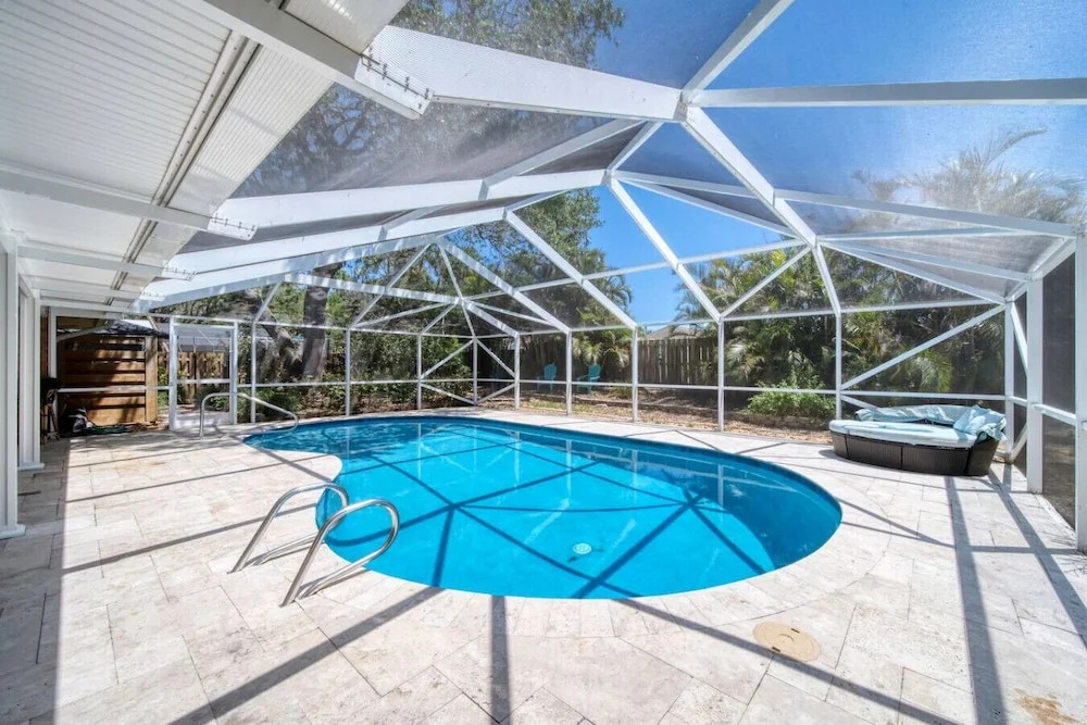 Lighthouse Retreat With A Pool