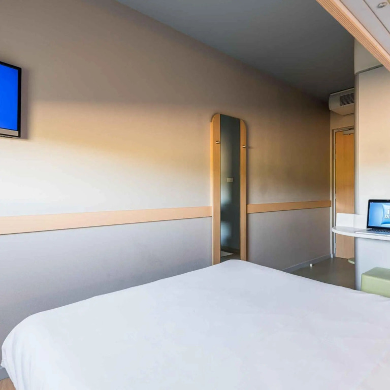 ibis budget Amberieu en Bugey/Chateau Gaillard A42