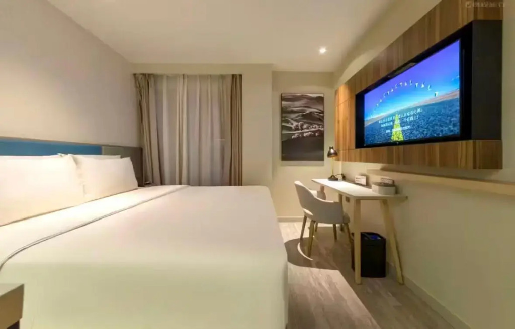 Home Inn West Lake Yan'An Road Longxiang Metro Station