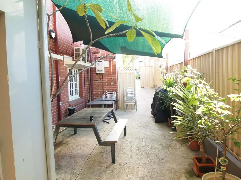 Wallaby Backpackers Hostel Perth - note - Valid passport required to check in