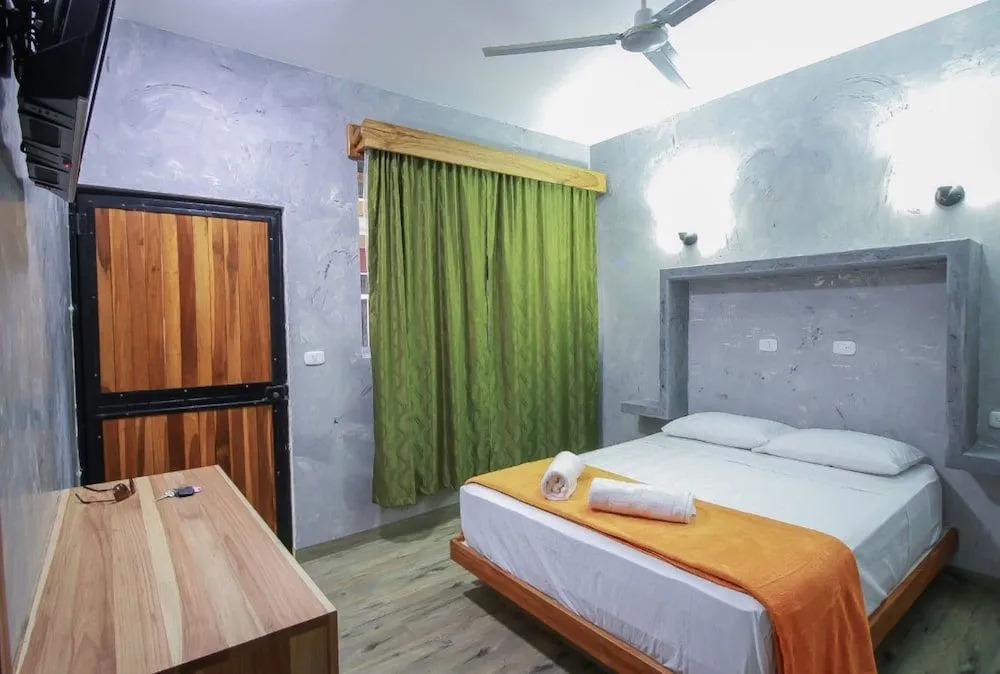 Hotel Tamarindo INN - 1 mi to Tamarindo Beach