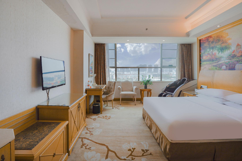 Vienna Hotel Guangdong Dongguan Tangxia South High-Speed Railway Station