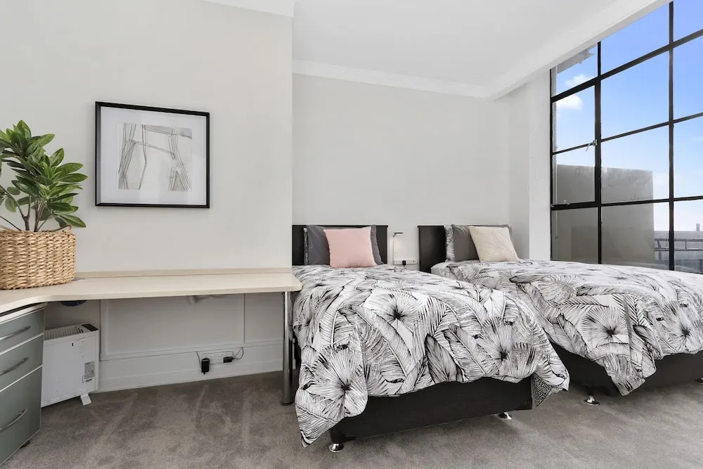 Renovated Apt with huge deck & car park