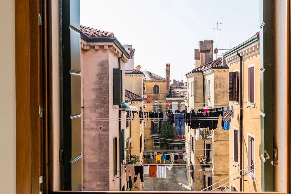 Sunny Canal View in Venice Chic Movida