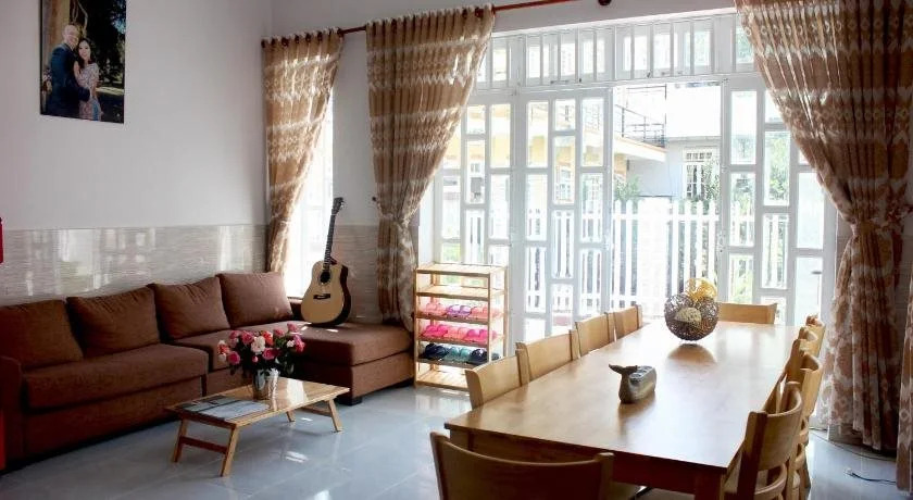 Tree House Hostel