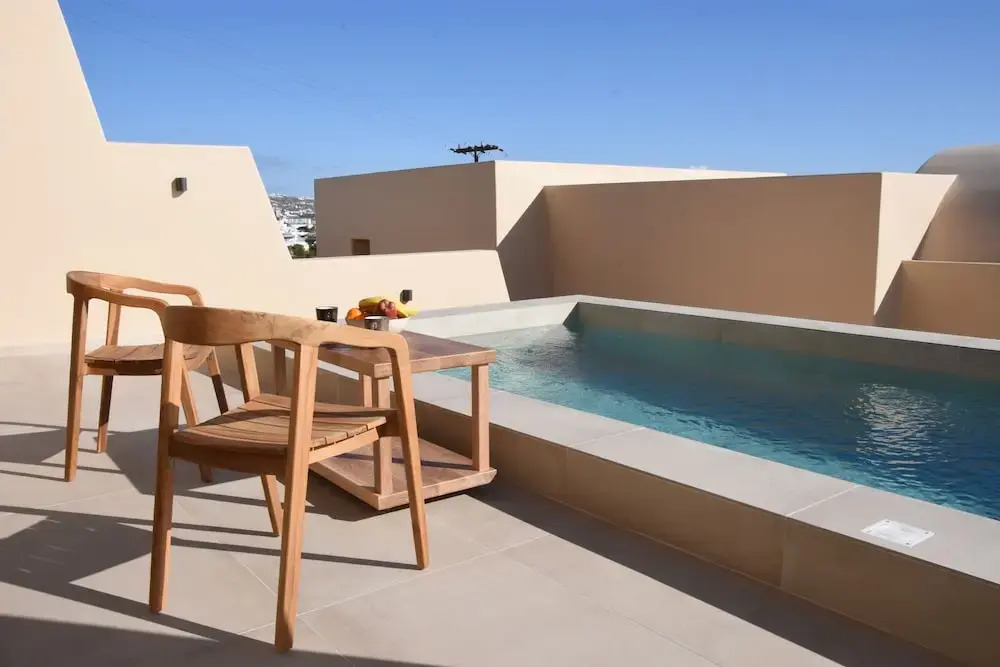Santorini - Villa - Sleeps 4 - Pool - Parking