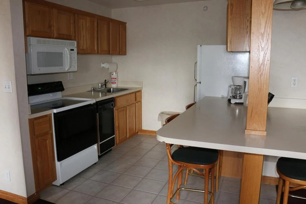 Gray Wolf Inn & Suites