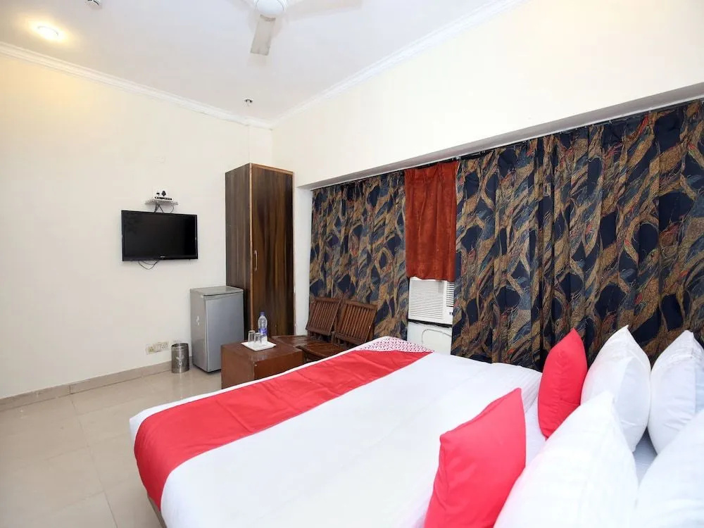 OYO 1950 Hotel Supreme