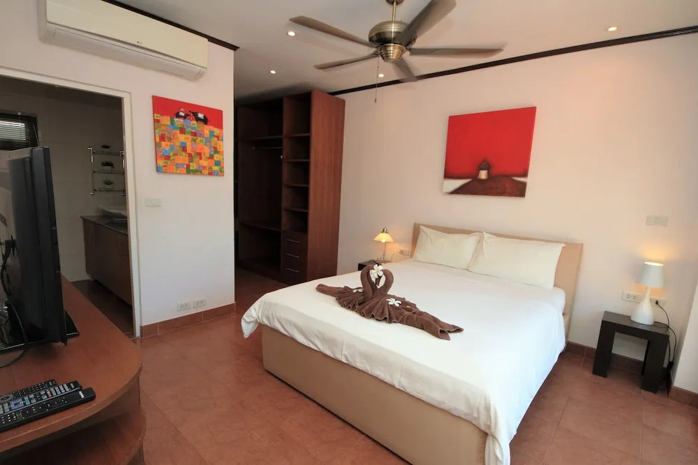 Beachfront Resort 2-bedroom Villa Palm Only 40 Meters to Beach