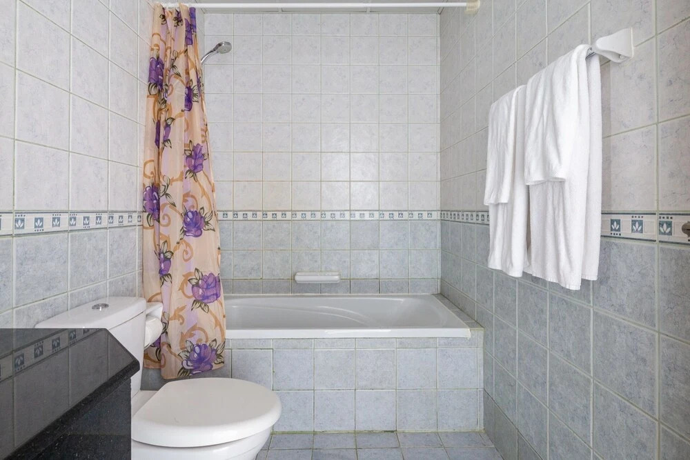 Light and Modern Studio in Jlt! Sleeps 3!