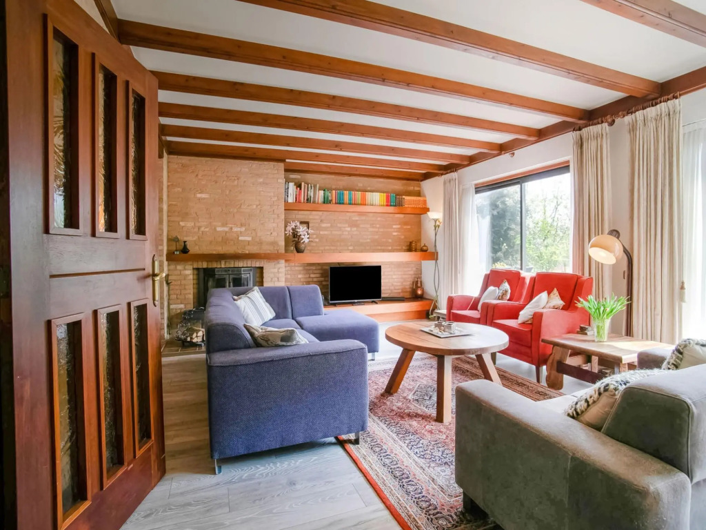 Spacious Holiday Home close to the Efteling in Nieuwkuijk with Terrace