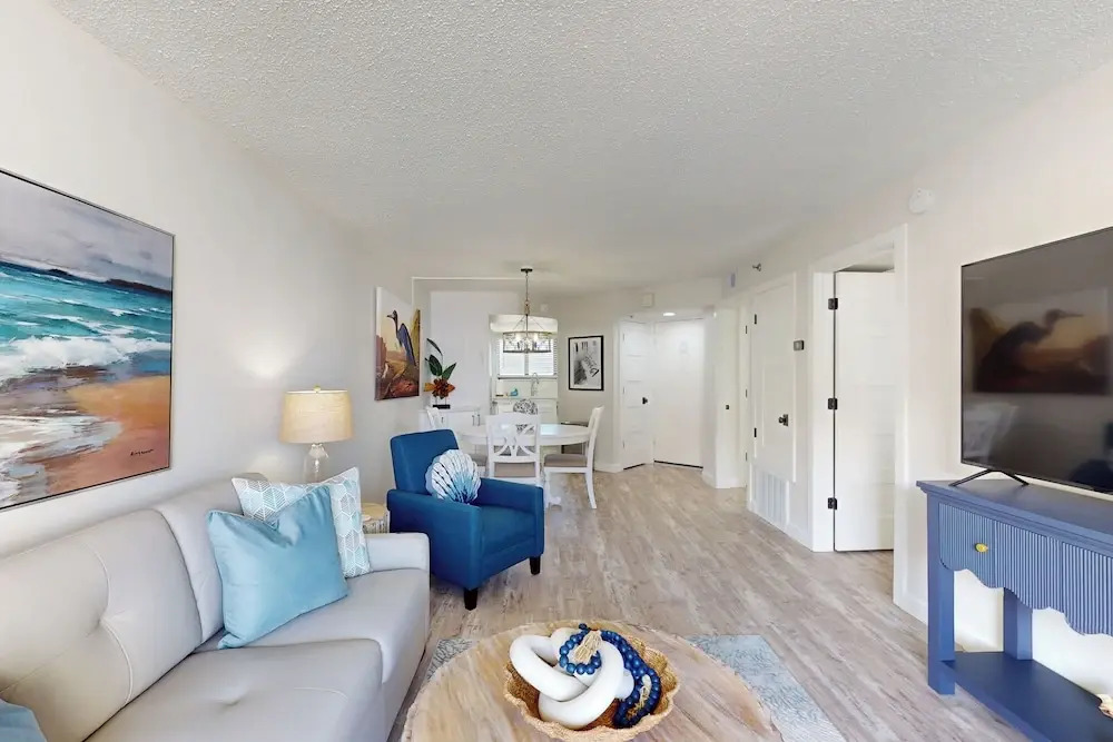 1BR Stylish Condo w/ Ocean Views, Pool