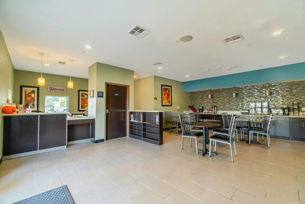 Moulton Inn & Suites By OYO Near Shiner TX