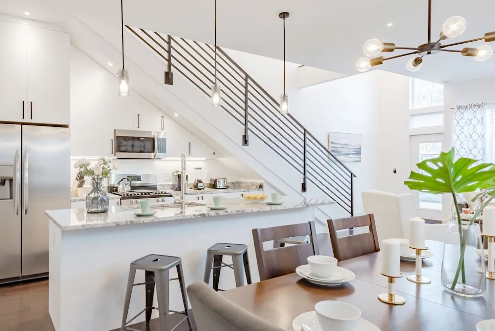 Sanitized Newly Designed Super Chic Indy Home Near Fountain Square!