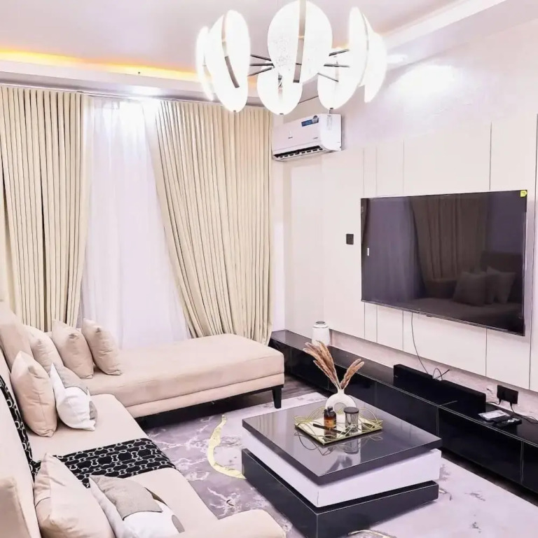 Purple Lavender Court Apartment