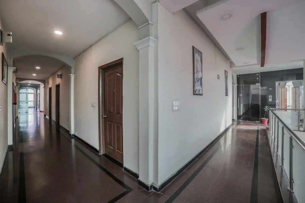 OYO 9899 Hotel Palm Tree