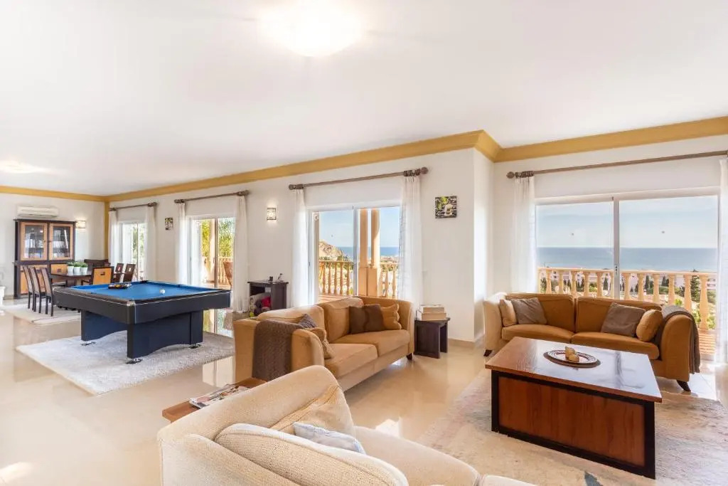 CoolHouses Algarve Luz, 5 bed villa & pool, Casa N