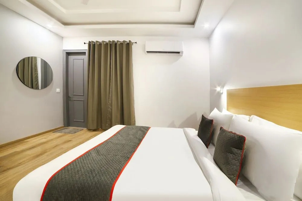 Oyo Townhouse 120 Shushant Lok