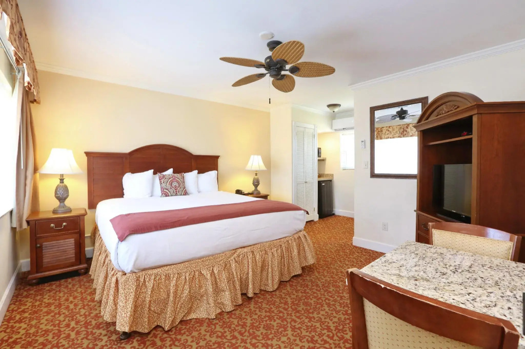 La Fiesta Ocean Inn & Suites