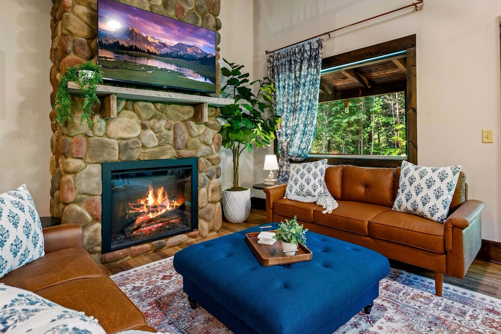 Blue Bird 3 Bedroom Cabin