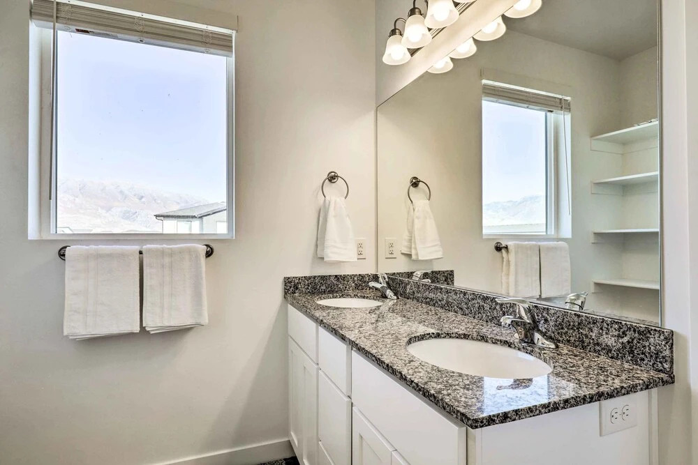 Modern Townhome - 8 Mi to Thanksgiving Point!