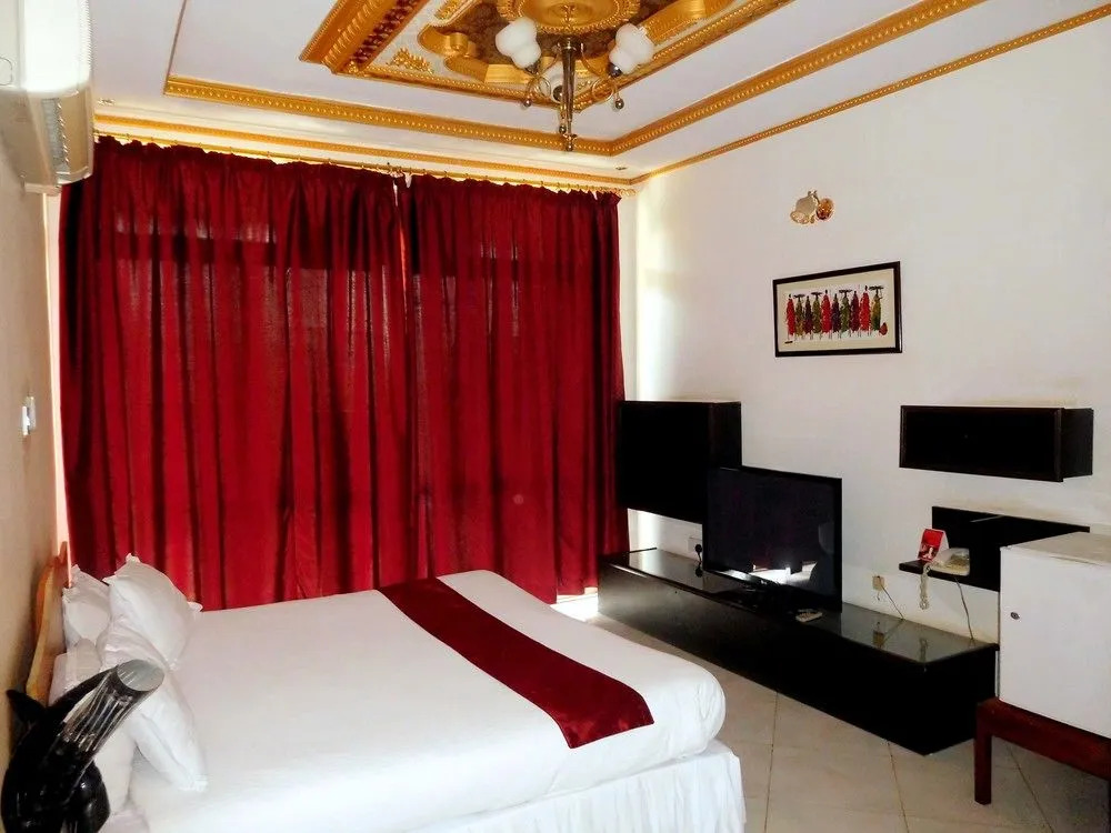 Отель Fairway Hotel & Spa