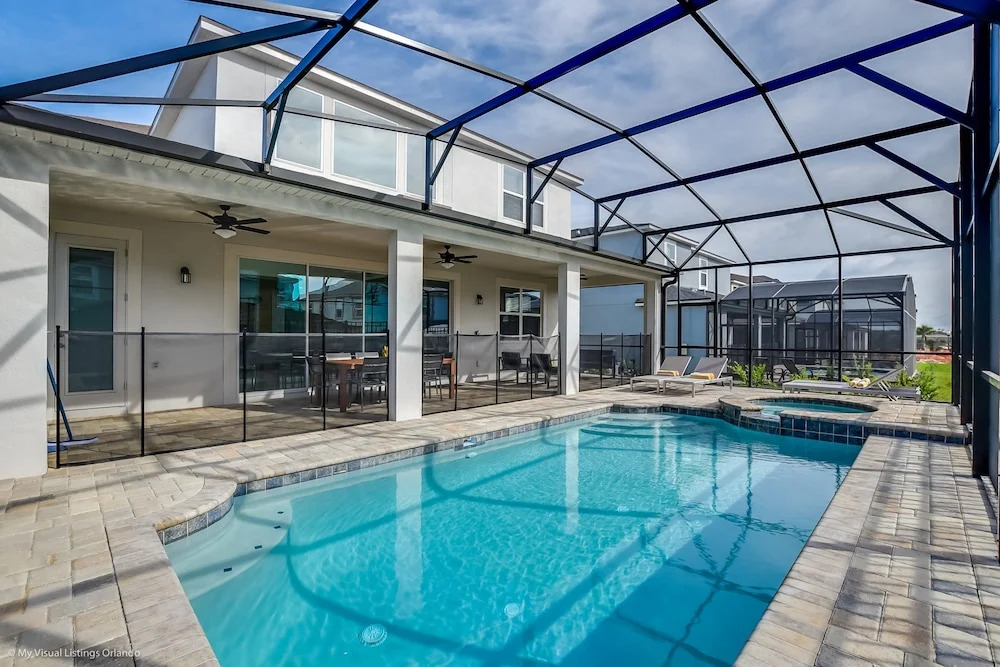 Luxury 6 Bed Villa With Saltwater Pool & Spa