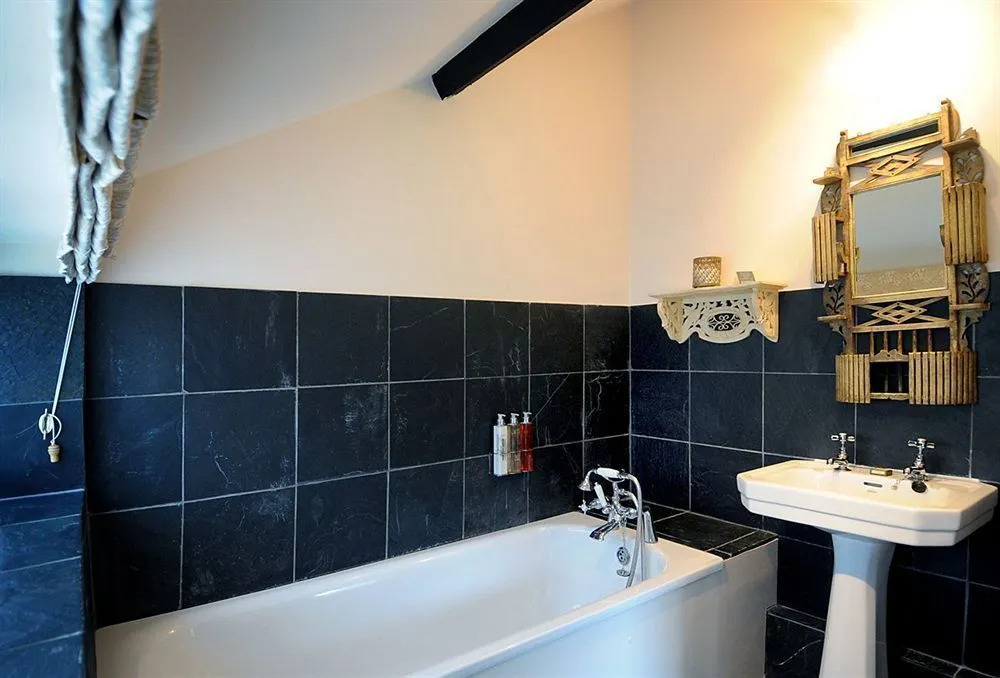 The Bath Arms Hotel