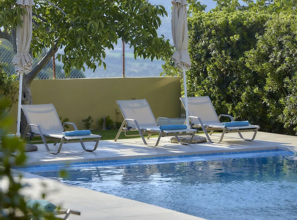 Castello Villa Daphnes - Private Pool & Whirlpool