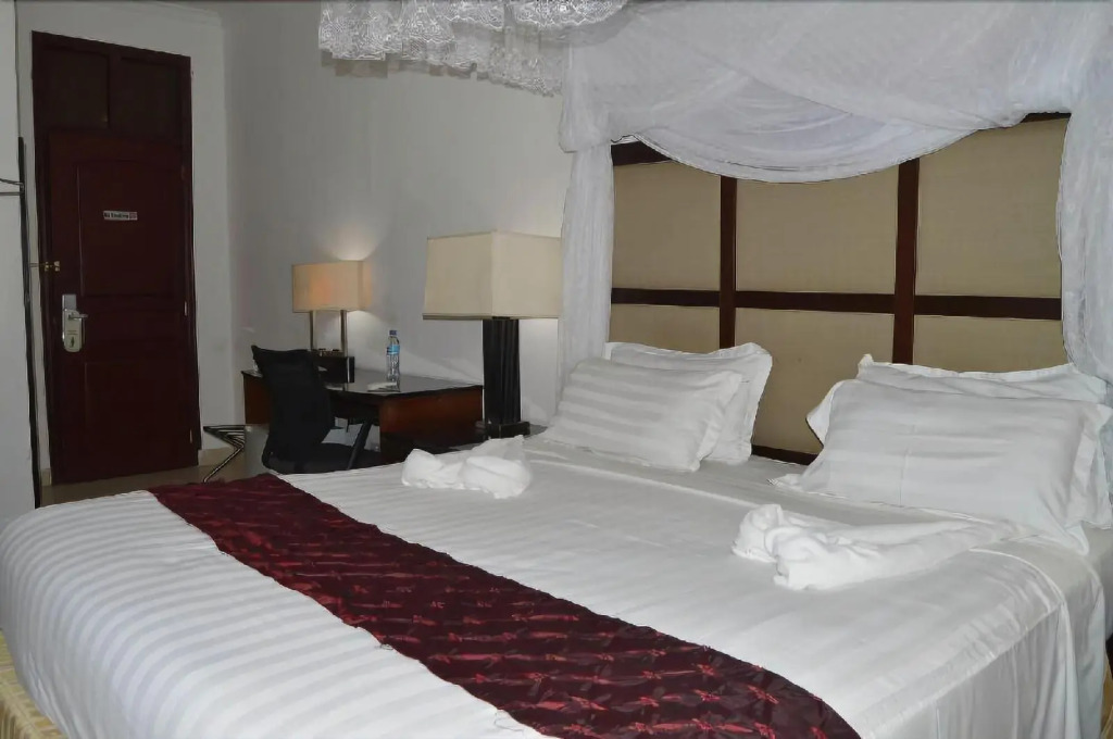 ShaMooL Hotel